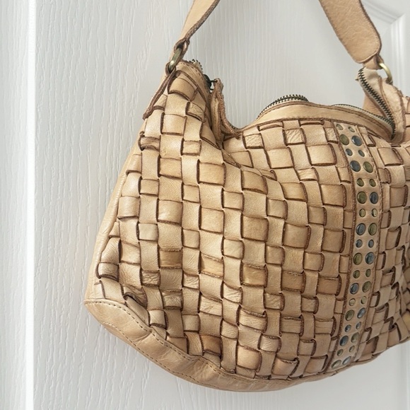 MARTA PONTI Tan Braided Leather Shoulder Bag With Dark Gold Hardware - Picture 3 of 10